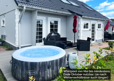 Ferienhaus mit Whirlpool auf der Terrasse in Usedom